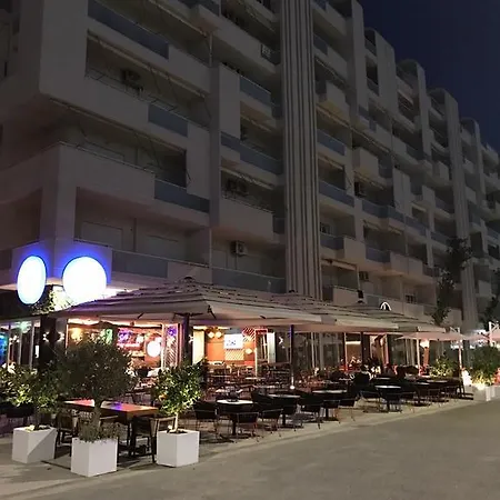 Lucky Lux アパート