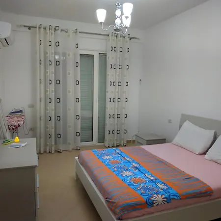 Lucky Lux アパート