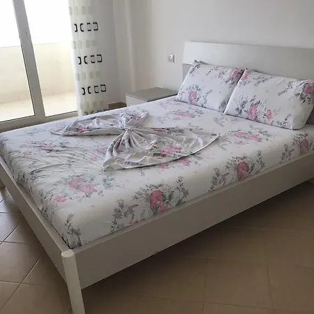 Lucky Lux * Vlorë